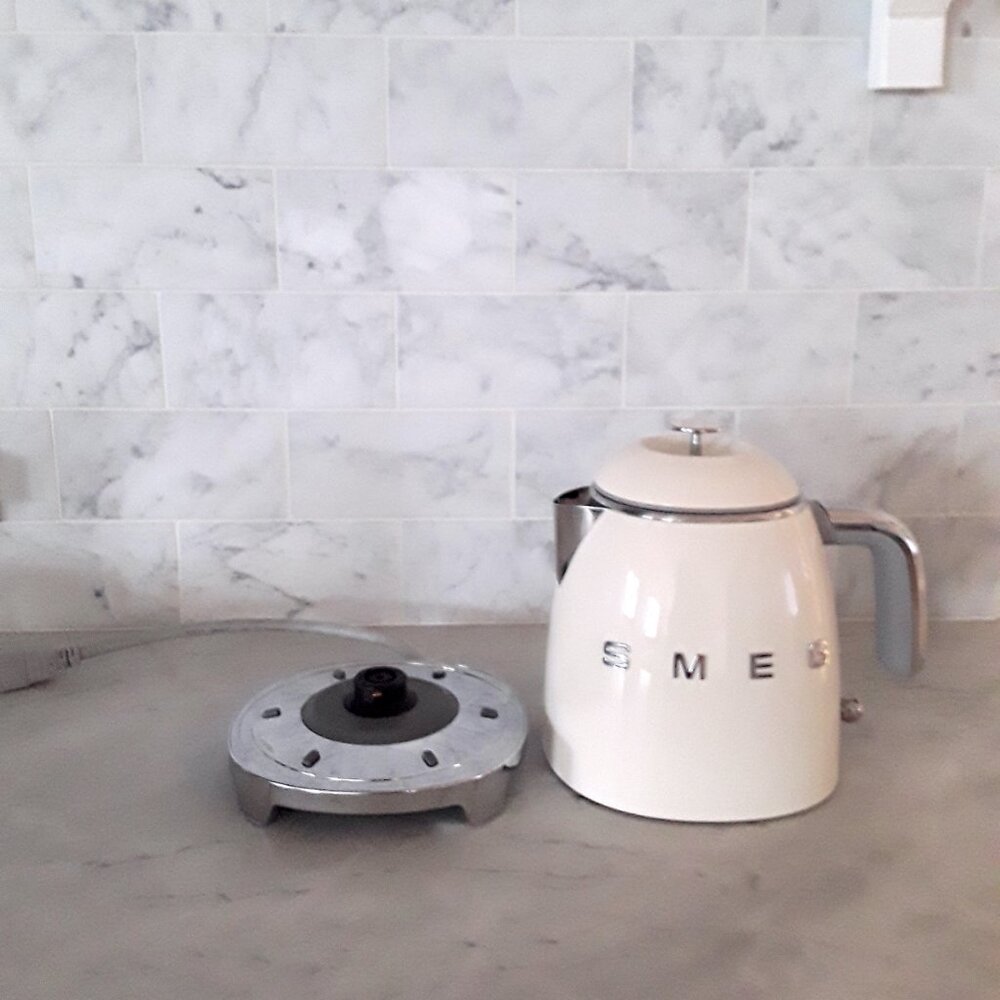 Smeg cream Electric Kettle - Picture 4 of 7